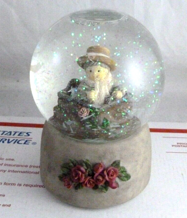 Kim Anderson\'s Forever Young Sankyo Musical Snow Globe You Oughta Be In Pictures