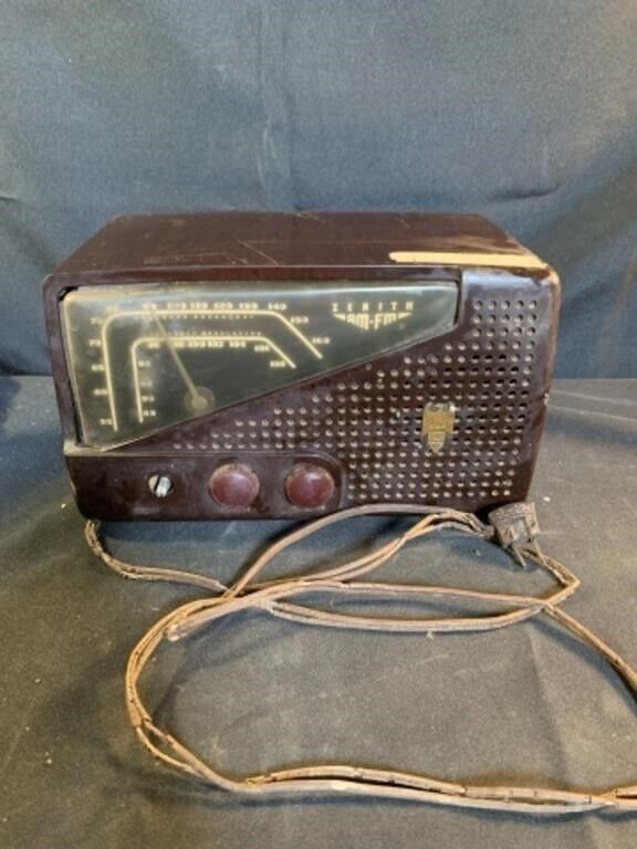 Vintage 1949 ZENITH 7H921-Z AM/FM Bakelite Table Top Radio HTF Staging 