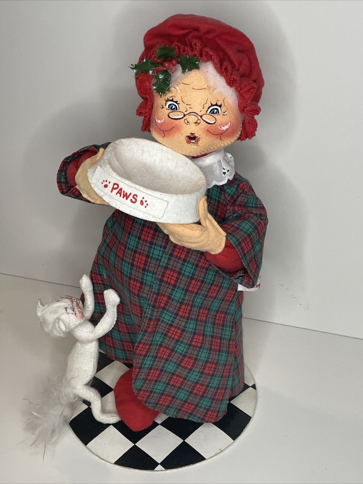 Annalee Mrs. Claus with Cat “Paws Claus” 1998 Christmas 15”H