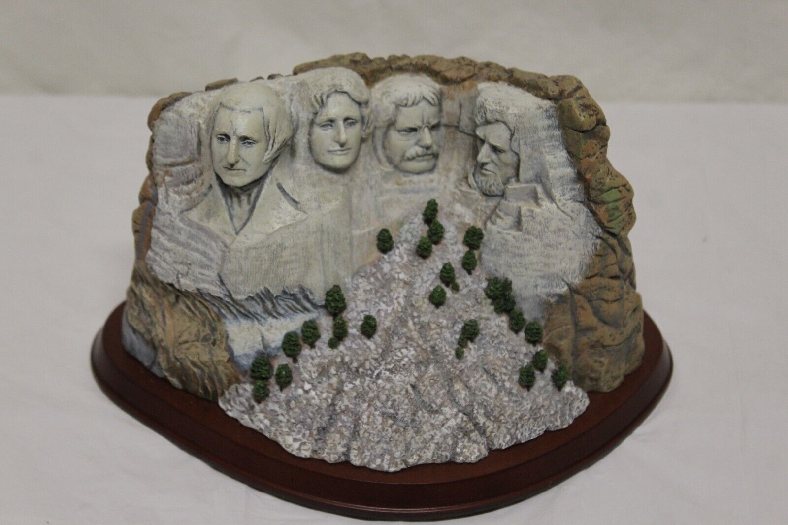 Danbury Mint Mount Rushmore Keystone, SD Landmark Statue Model Sculpture G4