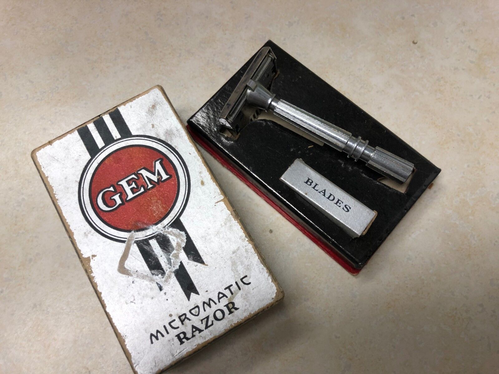 Vintage GEM Micromatic Razor in Box