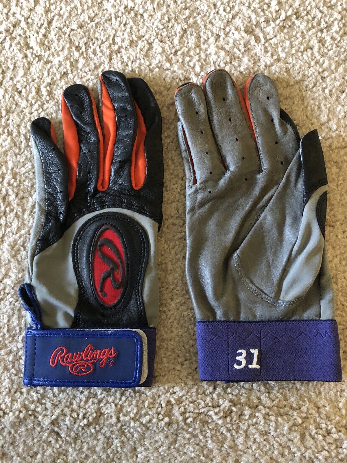 MIKE PIAZZA GAME USED BATTING GLOVES FROM HIS DAYS WITH THE METS