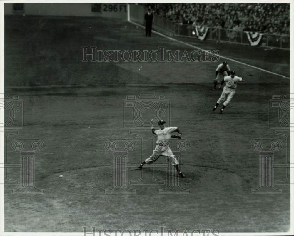 Press Photo Jim Konstanty, Joe DiMaggio During Phillies vs Yankees Baseball Game