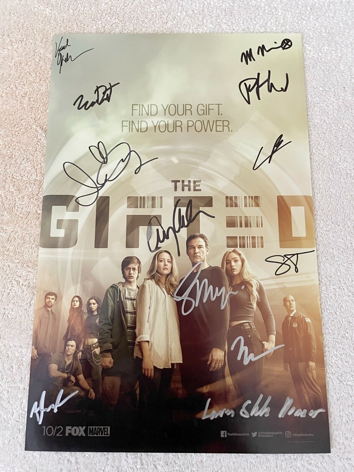 Gifted cast autographed signed 2017 Comic-Con SDCC poster Stephen Moyer Lind +10