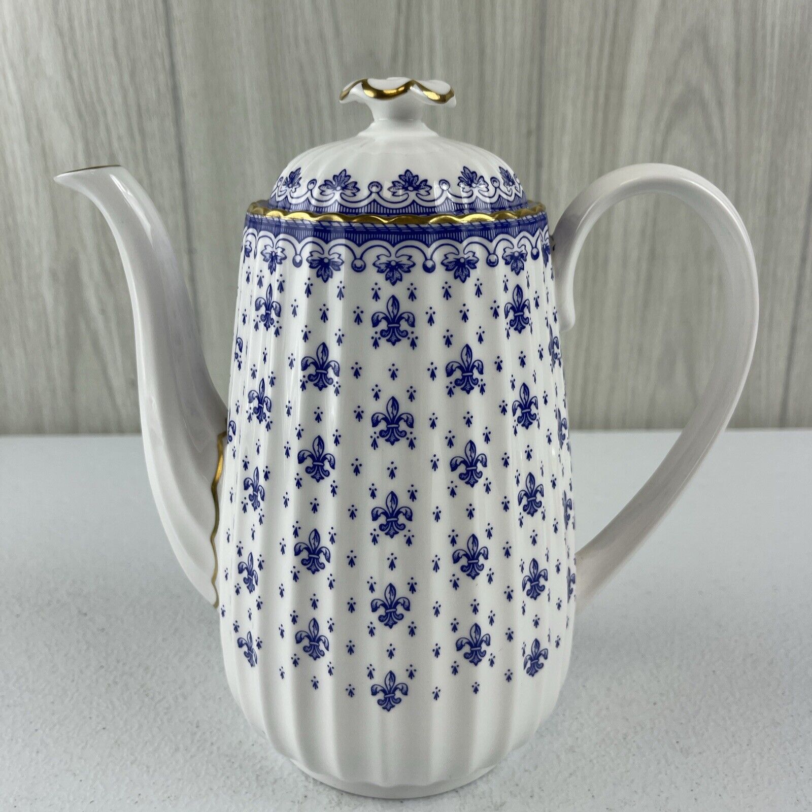 Spode Fleur De Lys Blue GOLD Bone China England  Y8356 L Tea Coffee Pot 8.5\