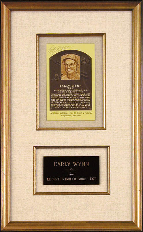 EARLY WYNN - BASEBALL HALL OF FAME PLAQUE POSTCARD SIGNED