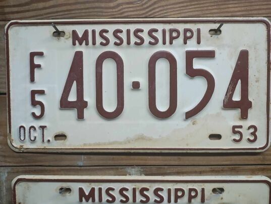 Vintage Mississippi expired 1953 License Plate/Tag-40-054