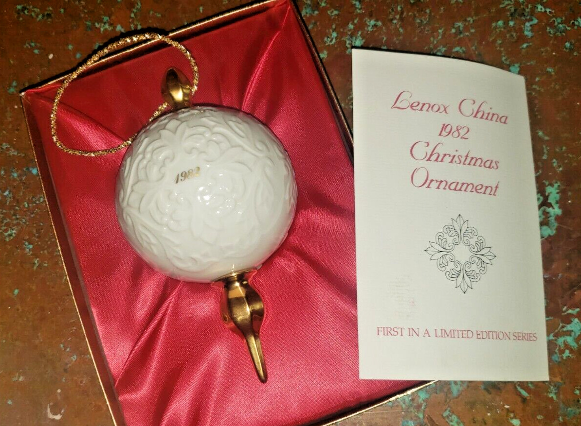 Lenox 1982 1st Annual Ornament Ball Ivory China 6\