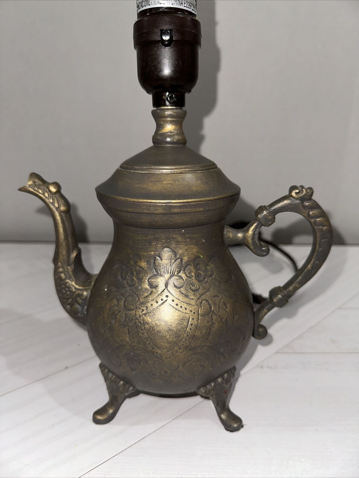 Vintage Brass Or Brass Look Old World Style Teapot Table Lamp.