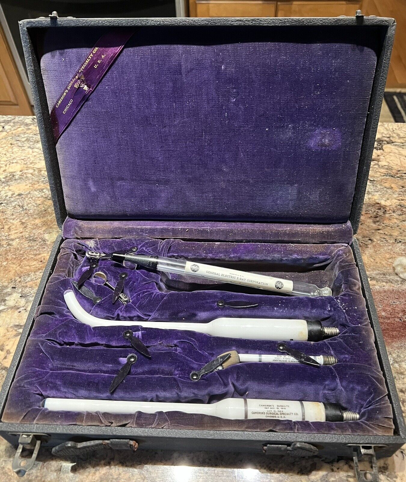 Antique 1920’s Cameron’s Surgical Specialty Co. case W/dental Equipment Bulbs ++