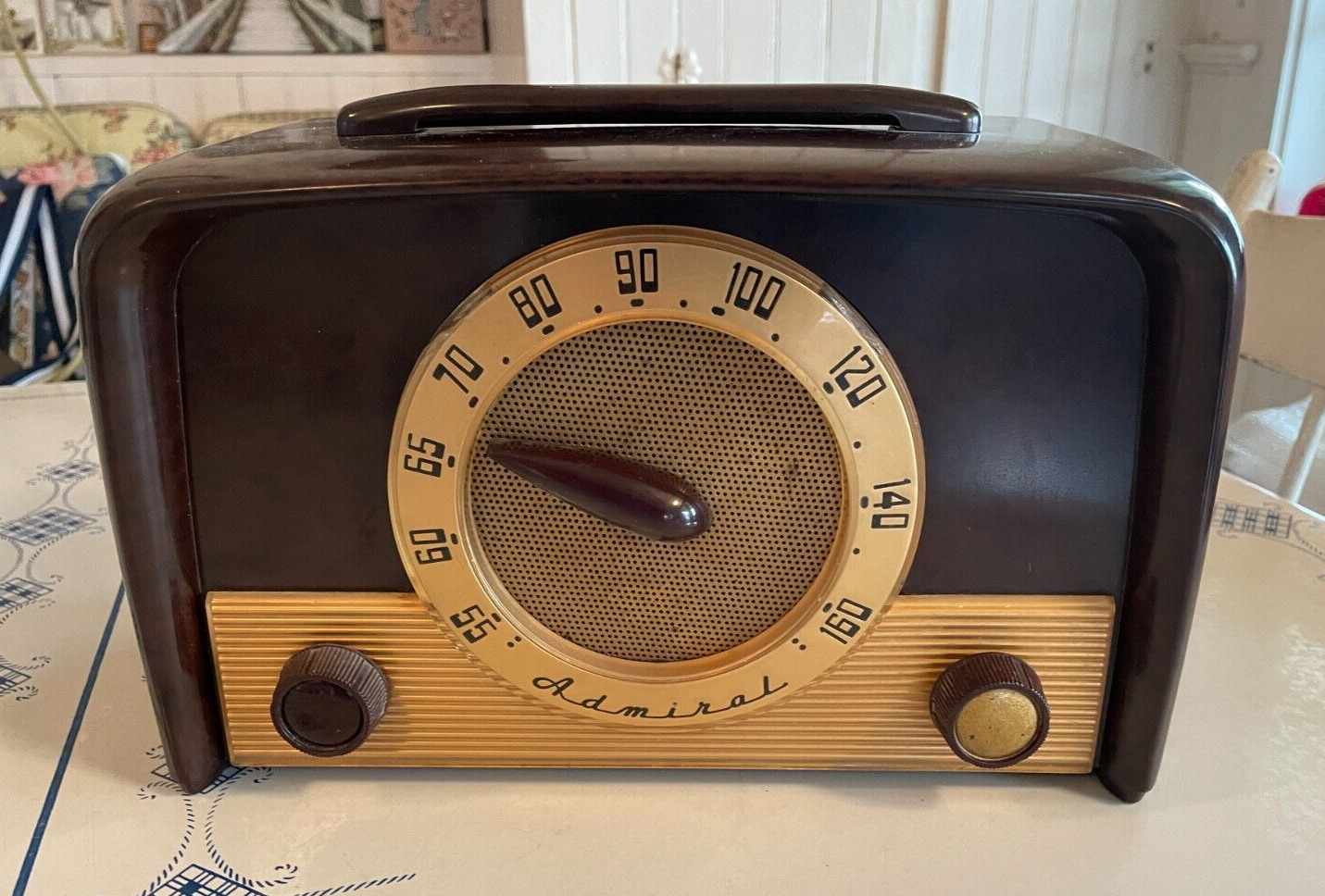 Vintage Admiral  1950 Bakelite Tube Radio 5E22 AN