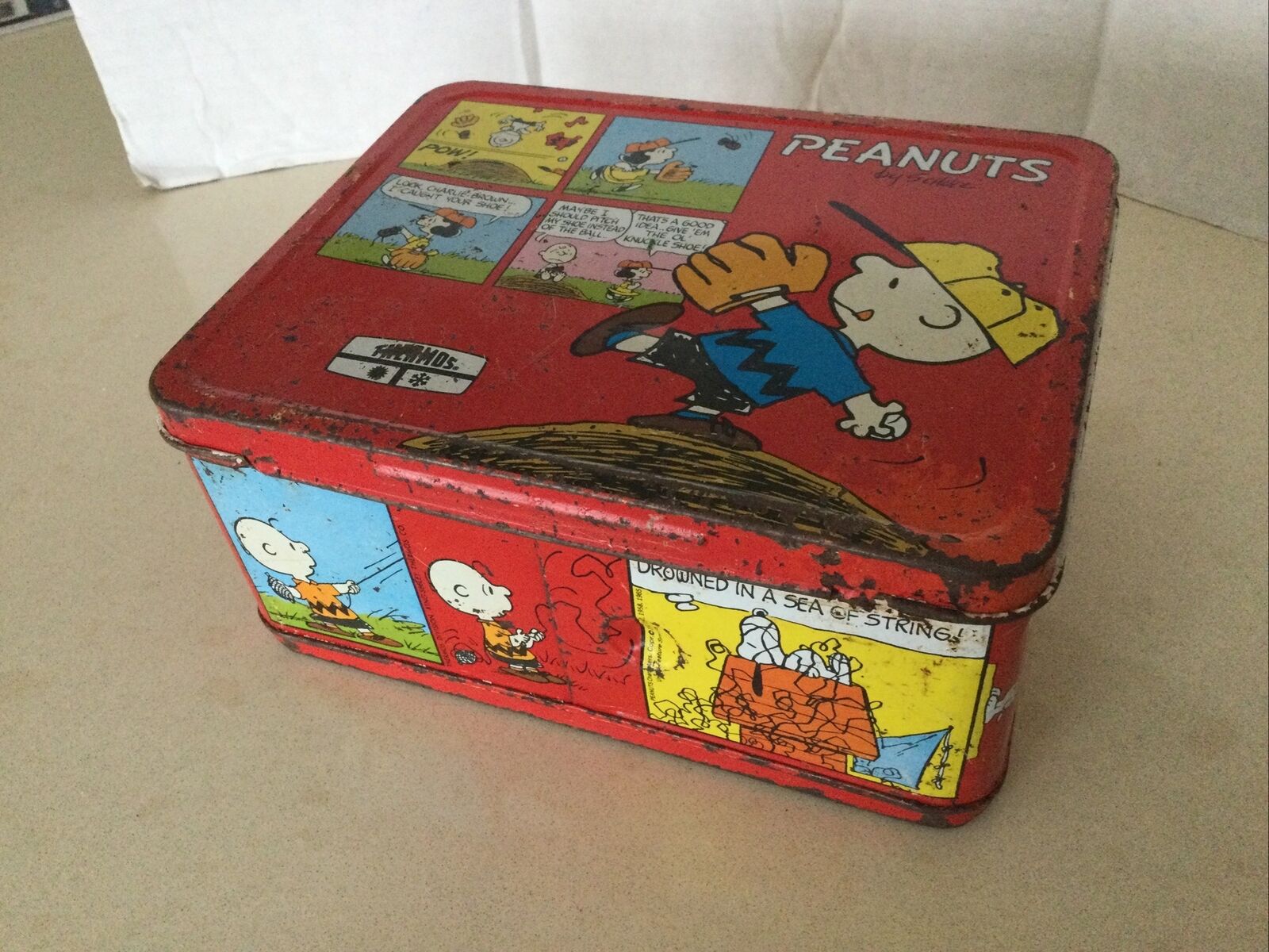 The Original Vintage Lunch Box Peanuts By Schulz Cartoon.