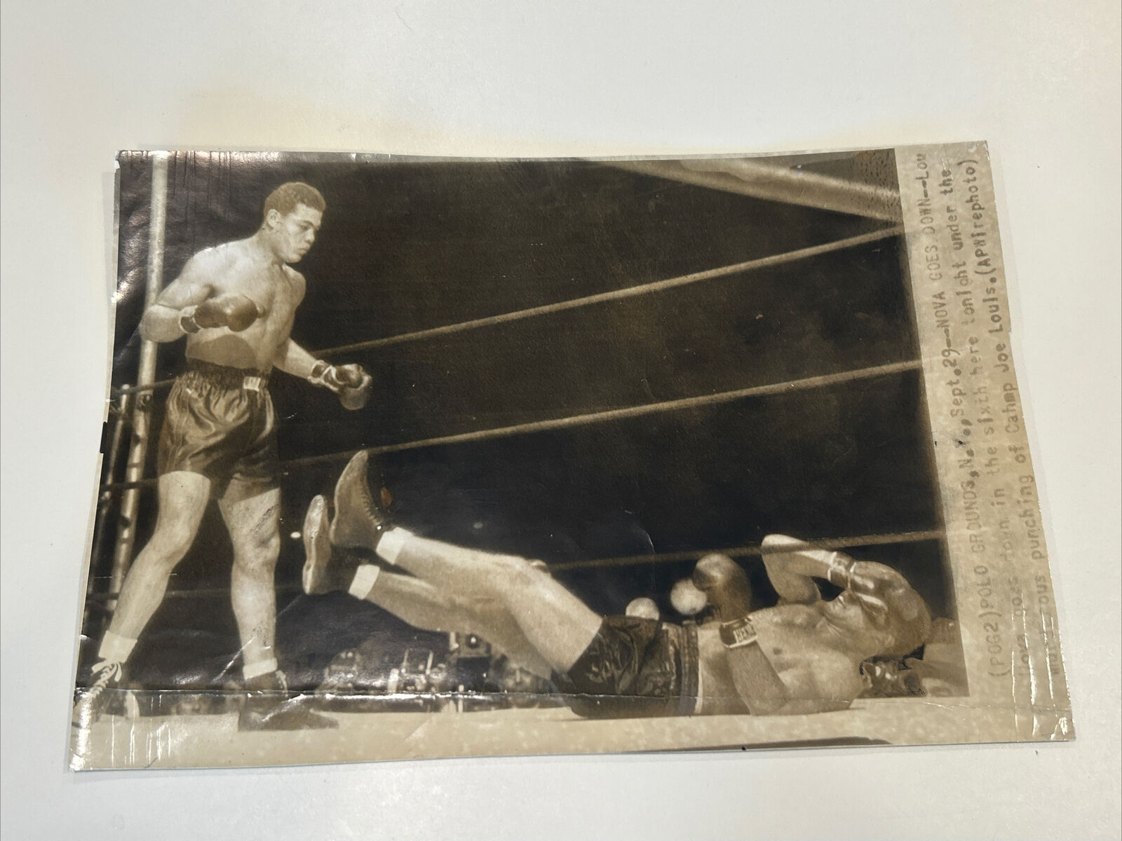 1941 Press Photo Heavyweight Boxer Joe Louis knocks out Lou Nova at Polo Grounds