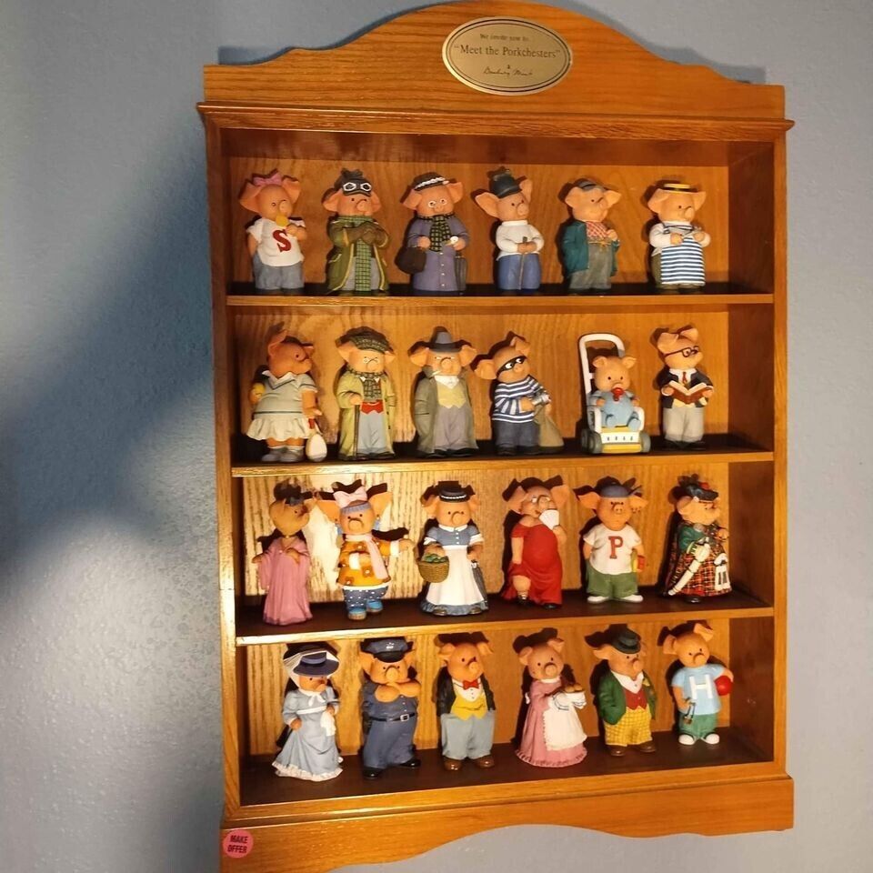 24 Meet The Porkchester Figurines From Danbury Mint With Display Case