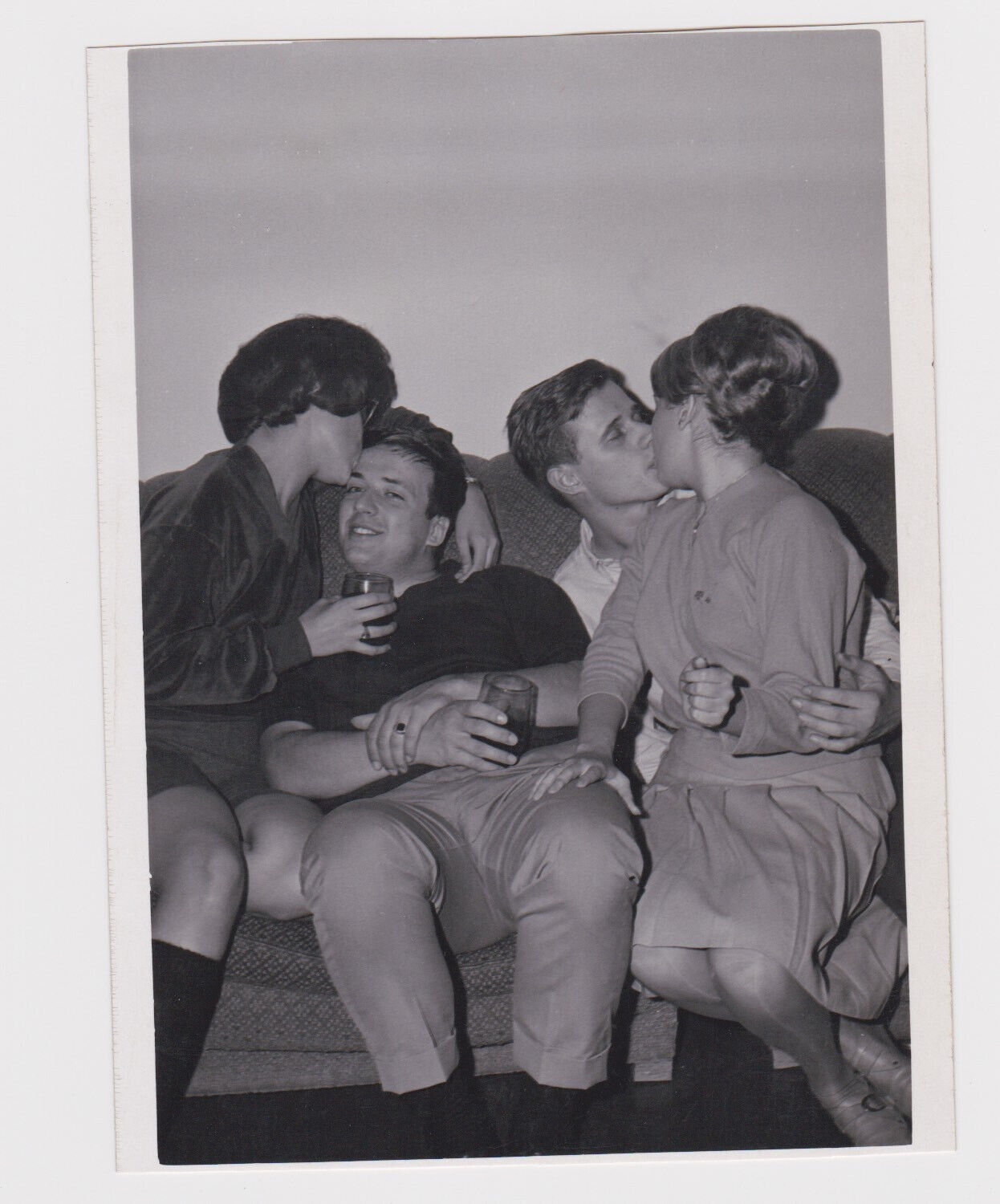 vtg snapshot  photo of frisky couples on couch kissing - swingers ?