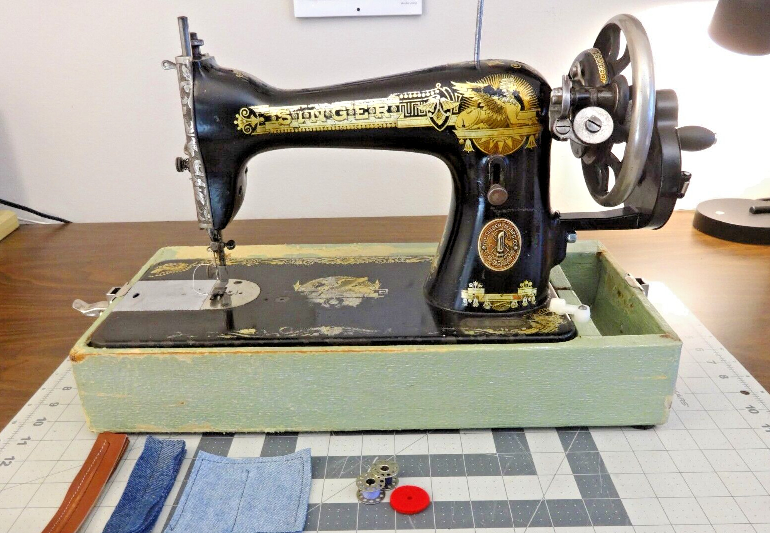 1925 SINGER 15 K Sphinx  Sewing Machine w/Hand Crank - SERVICED - Leather Denim
