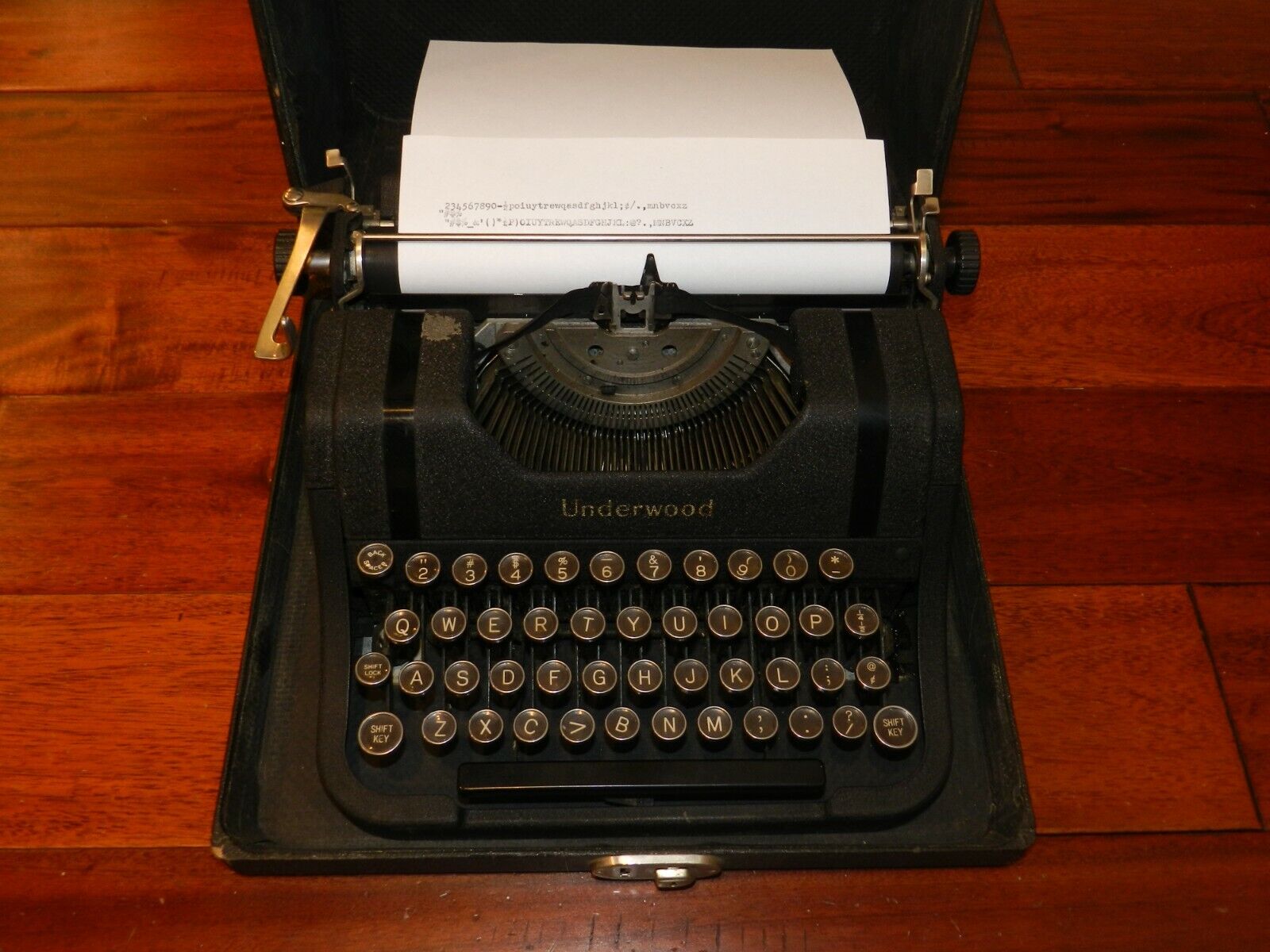 1939/40 Underwood DeLuxe Leader Portable Typewriter W/ CASE WORKS GREAT