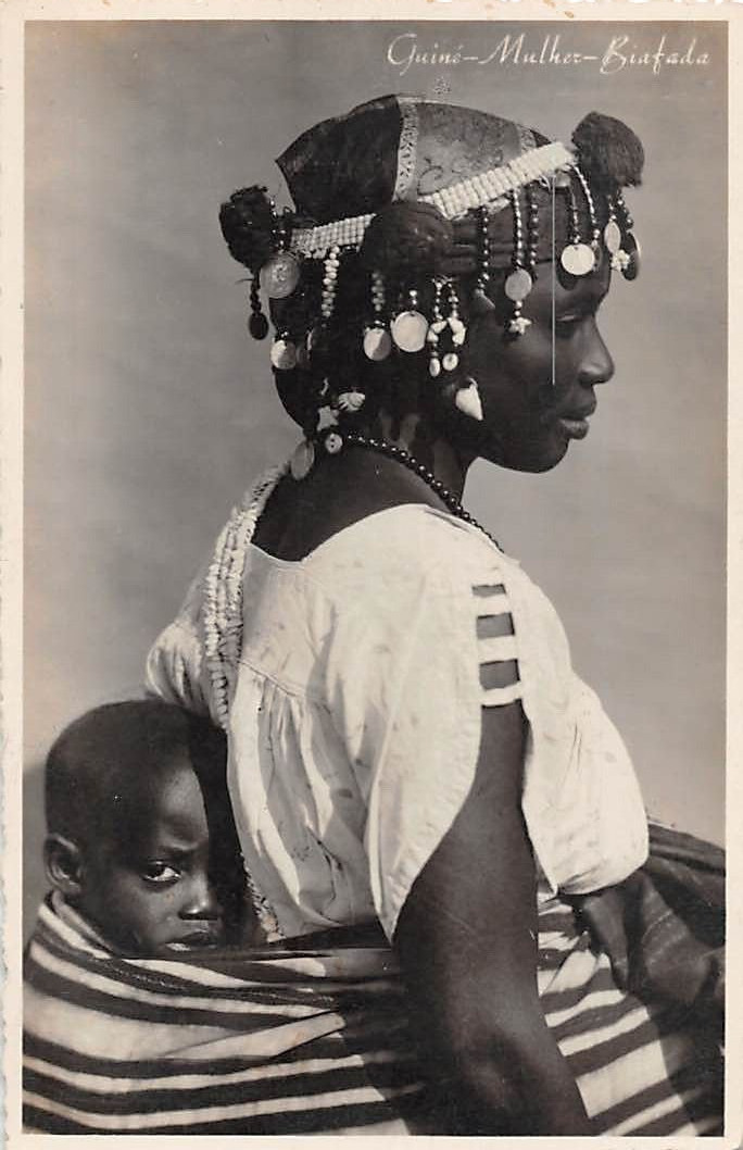 GUINEA BISSAU, AFRICA ~ BIAFADA WOMAN & CHILD, COIFFURE REAL PHOTO PC used 1941