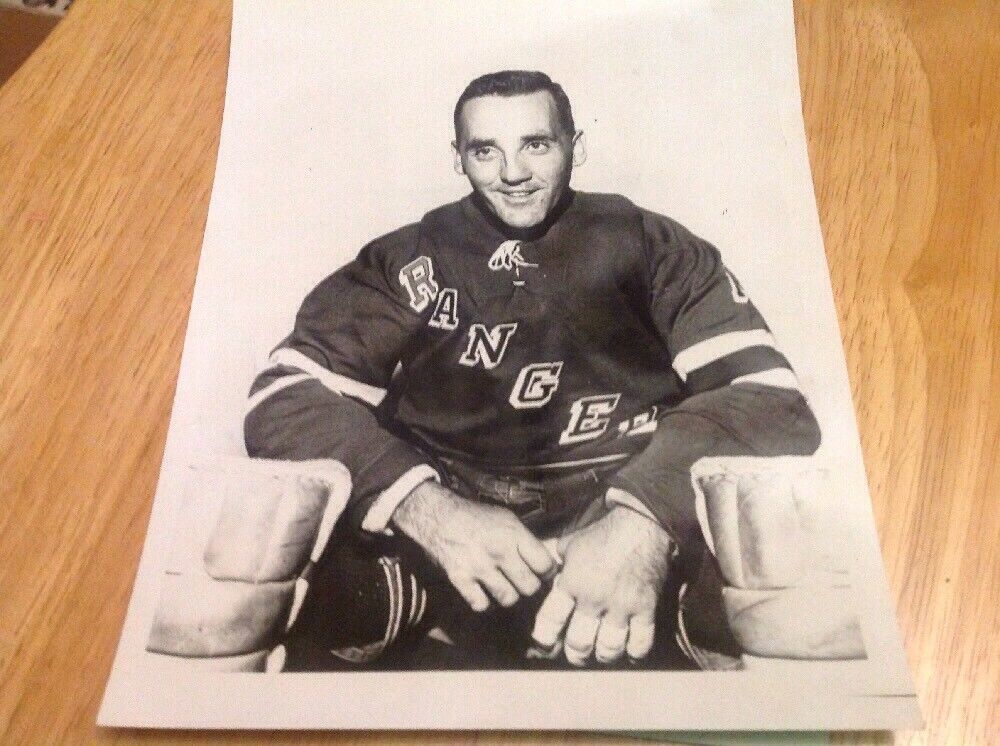 JACQUES PLANTE 1963 NHL HOCKEY PHOTO NEW YORK RANGERS ISLANDERS GOALIE LEGEND 
