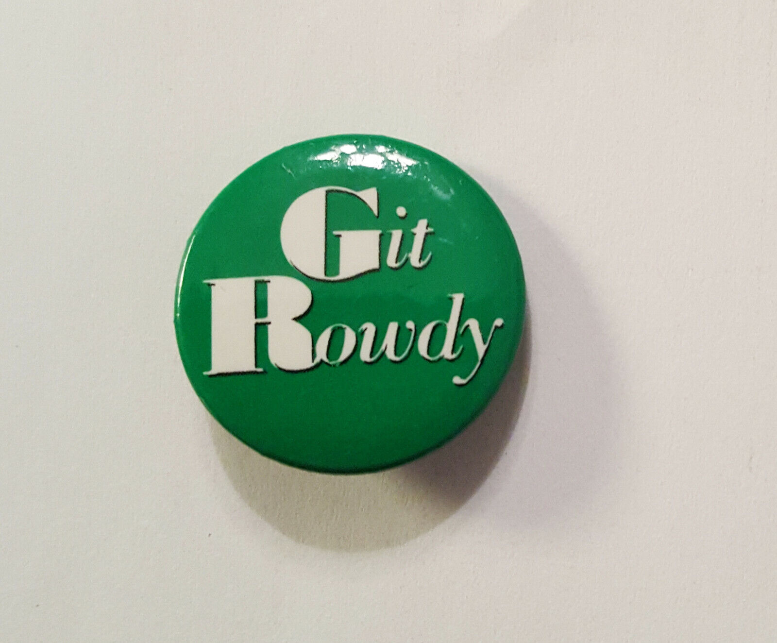 HANK WILLIAMS JR. Git Rowdy Pinback 1981 Lapel Vintage Button Badge Promo