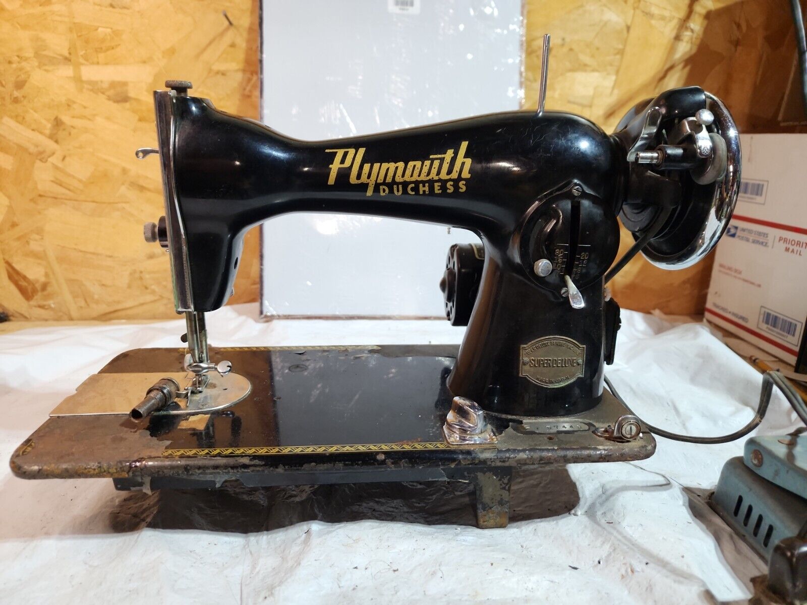 Antique PLYMOUTH DUCHESS Model 24 Super Deluxe Sewing Machine Japan Works 1940s