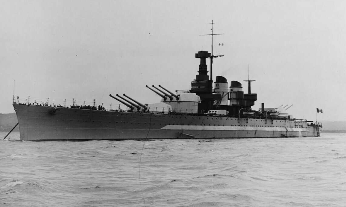WW II - Italian   Photo **  Battleship - Vittorio Veneto    **