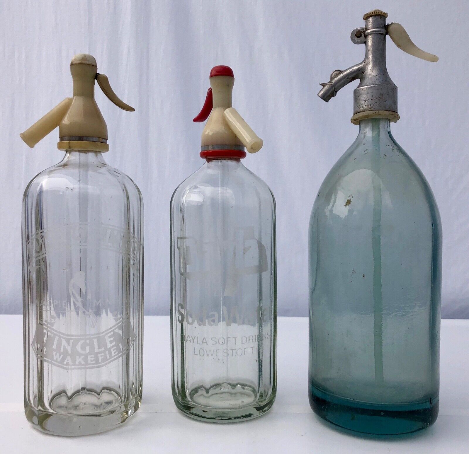 Set Of 3 Vintage Seltzer Bottles Tingley Wakefield, Dayla Softdrinks, 1 Blue