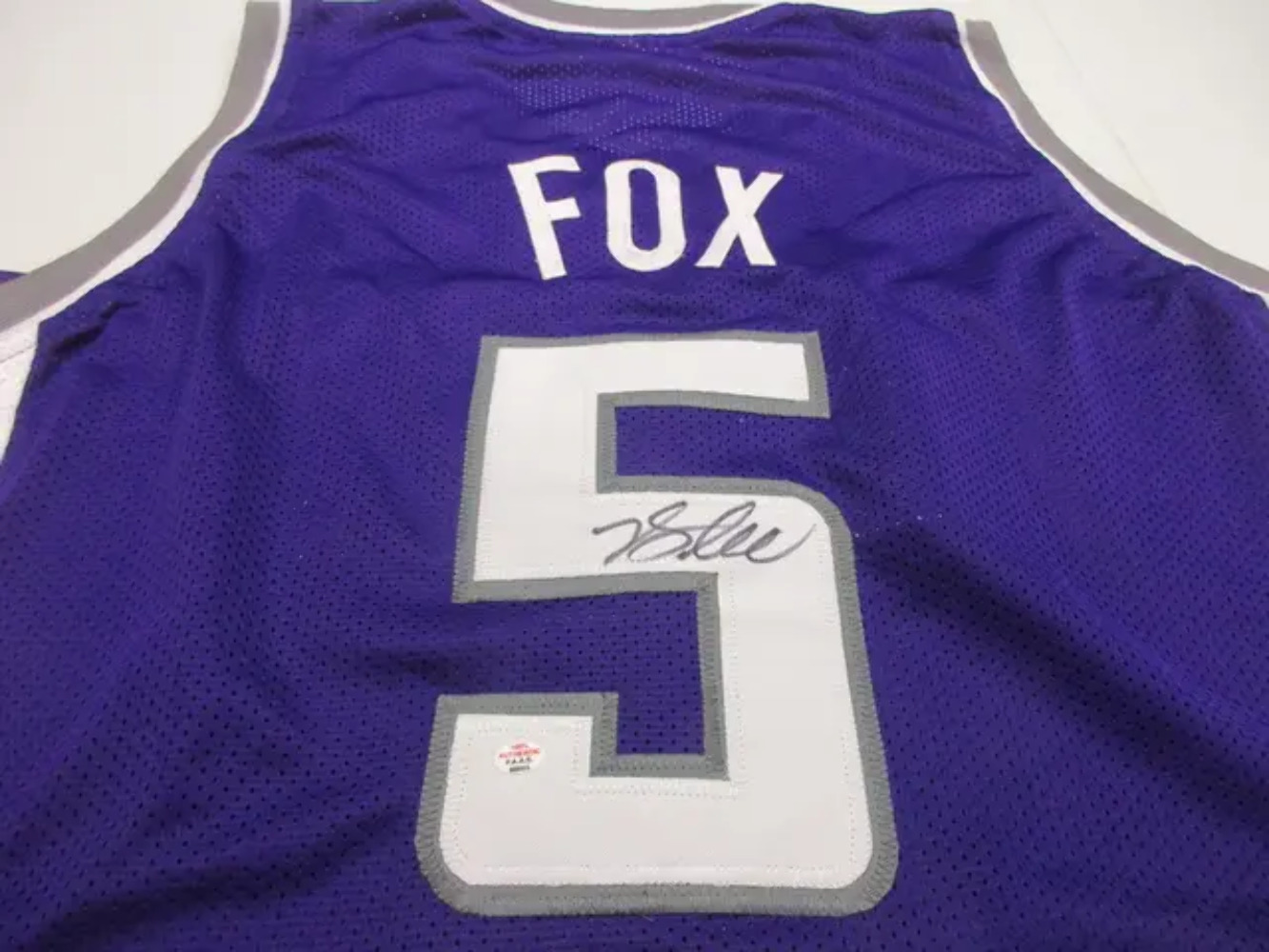 De'Aaron Fox of the Sacramento Kings signed autographed basketball jersey PAAS C