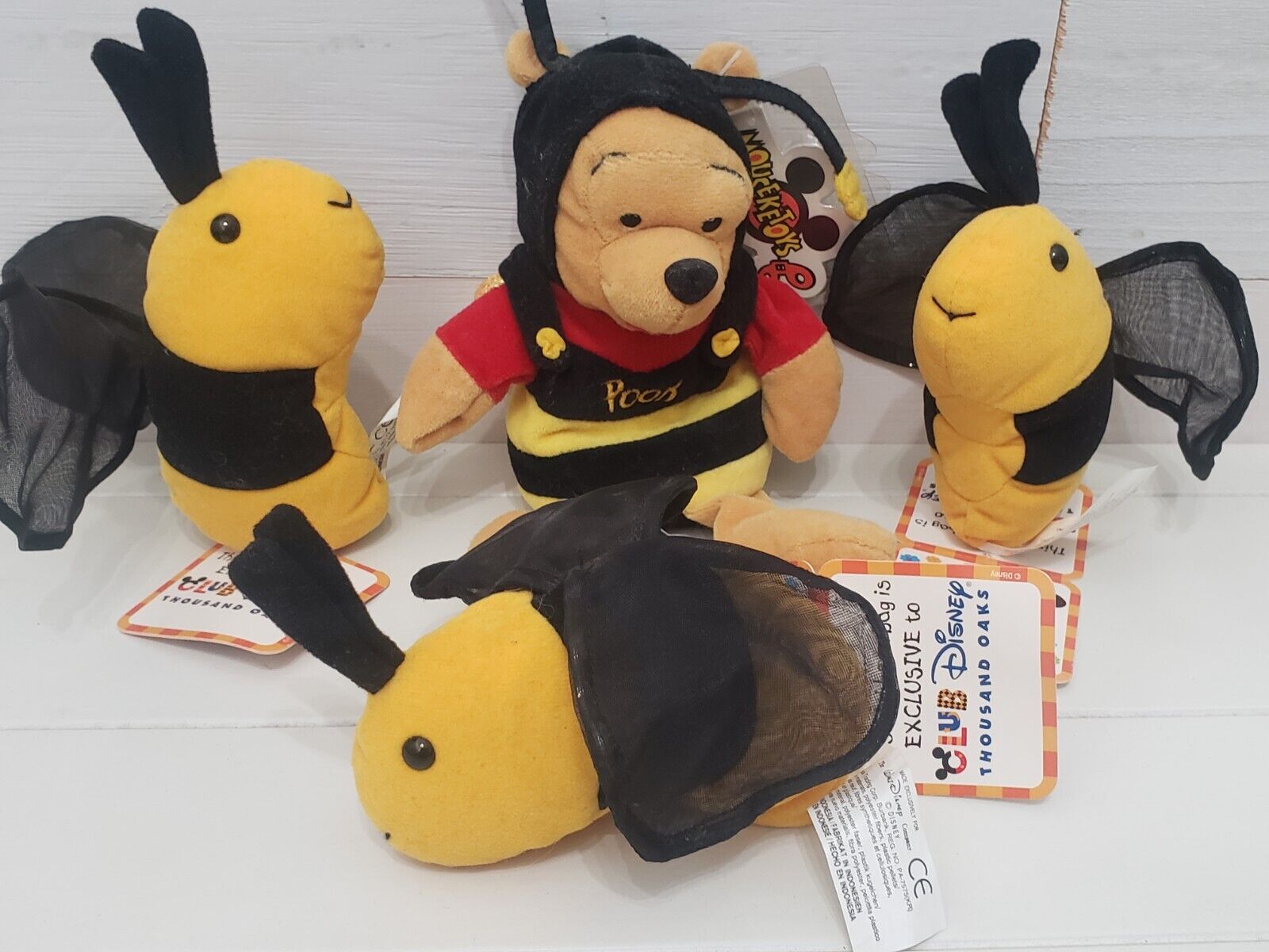 3 Club Disney Thousand Oaks Exclusive Honey Bee Plush Rare New Winnie the Pooh