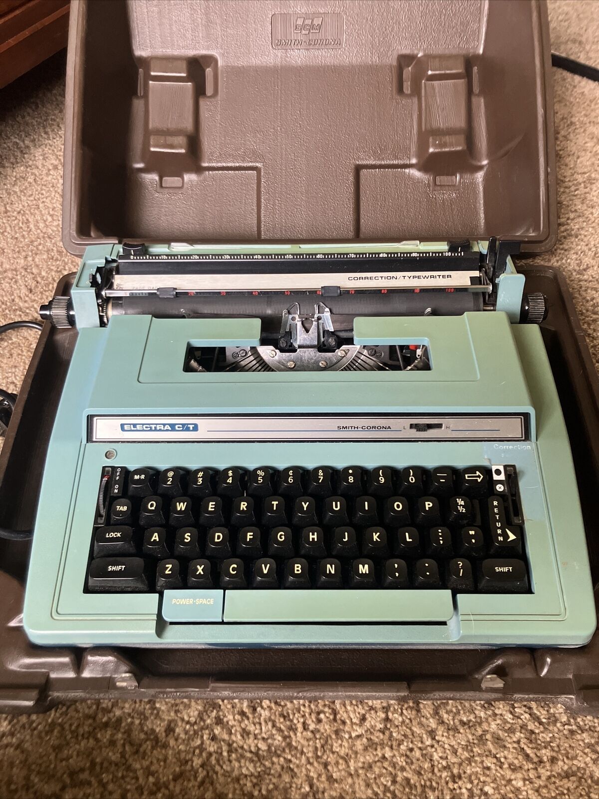 Vintage Smith-Corona Electra C/T Correction/Typewriter blue model 3L with case