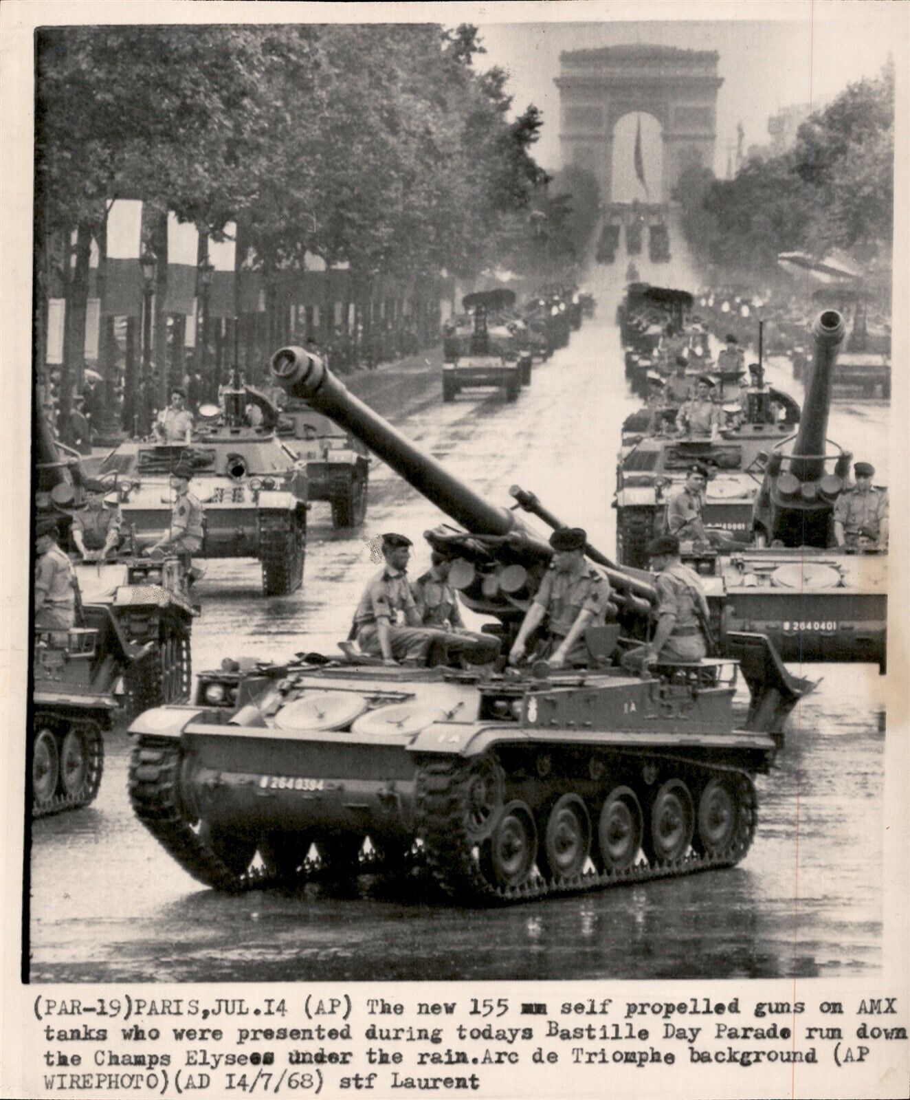 LD328 1968 AP Wire Photo NEW 155MM SELF-PROPELLED GUNS ON AMX TANKS BASTILLE DAY