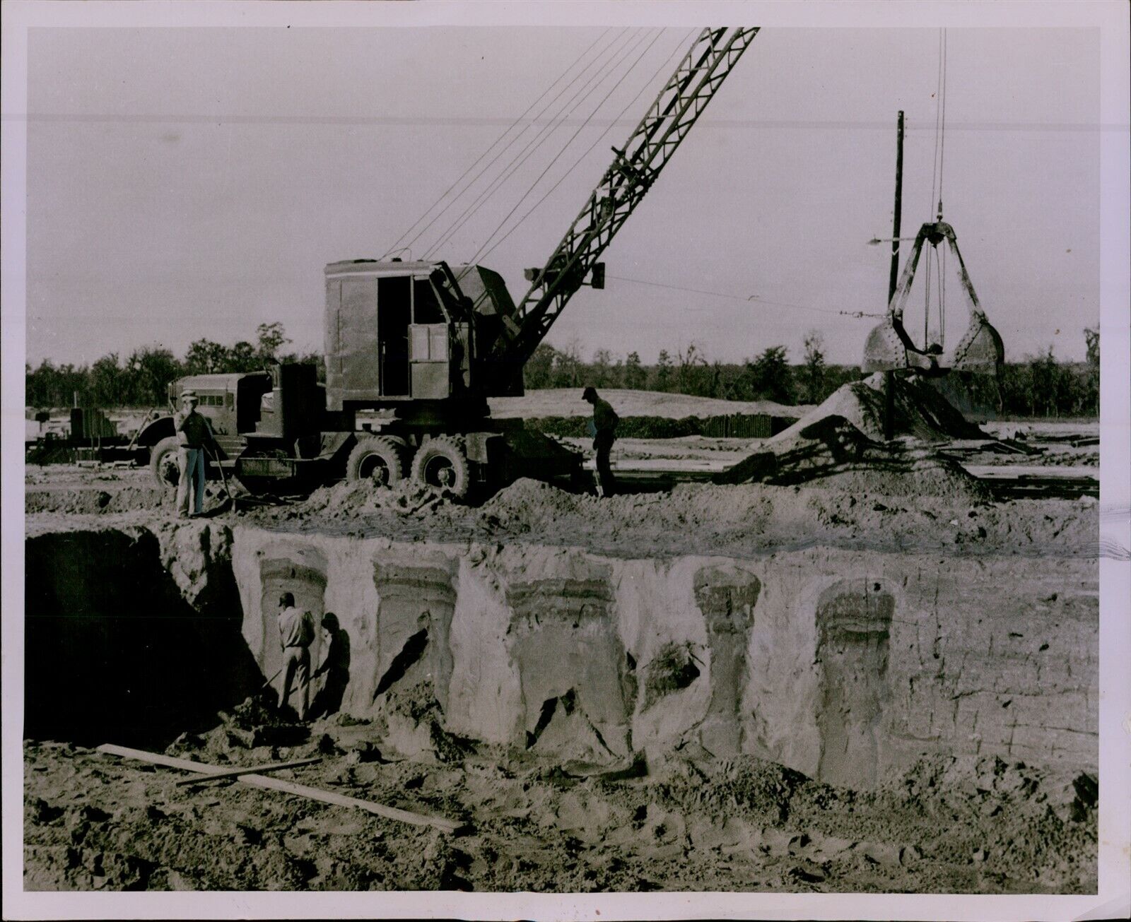 LG788 1952 Original Photo CONSTRUCTION SITE Crane Excavation Workers Crewmen