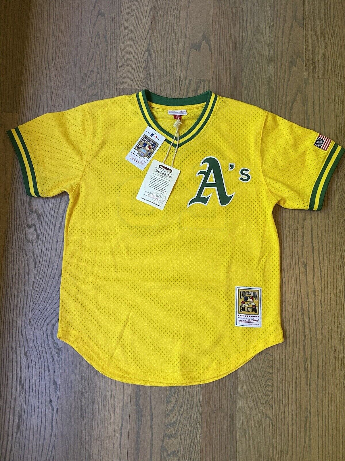 NWT Mitchell & Ness Oakland Athletics BP jersey - 1990 Mark McGwire -Size 40 (M)
