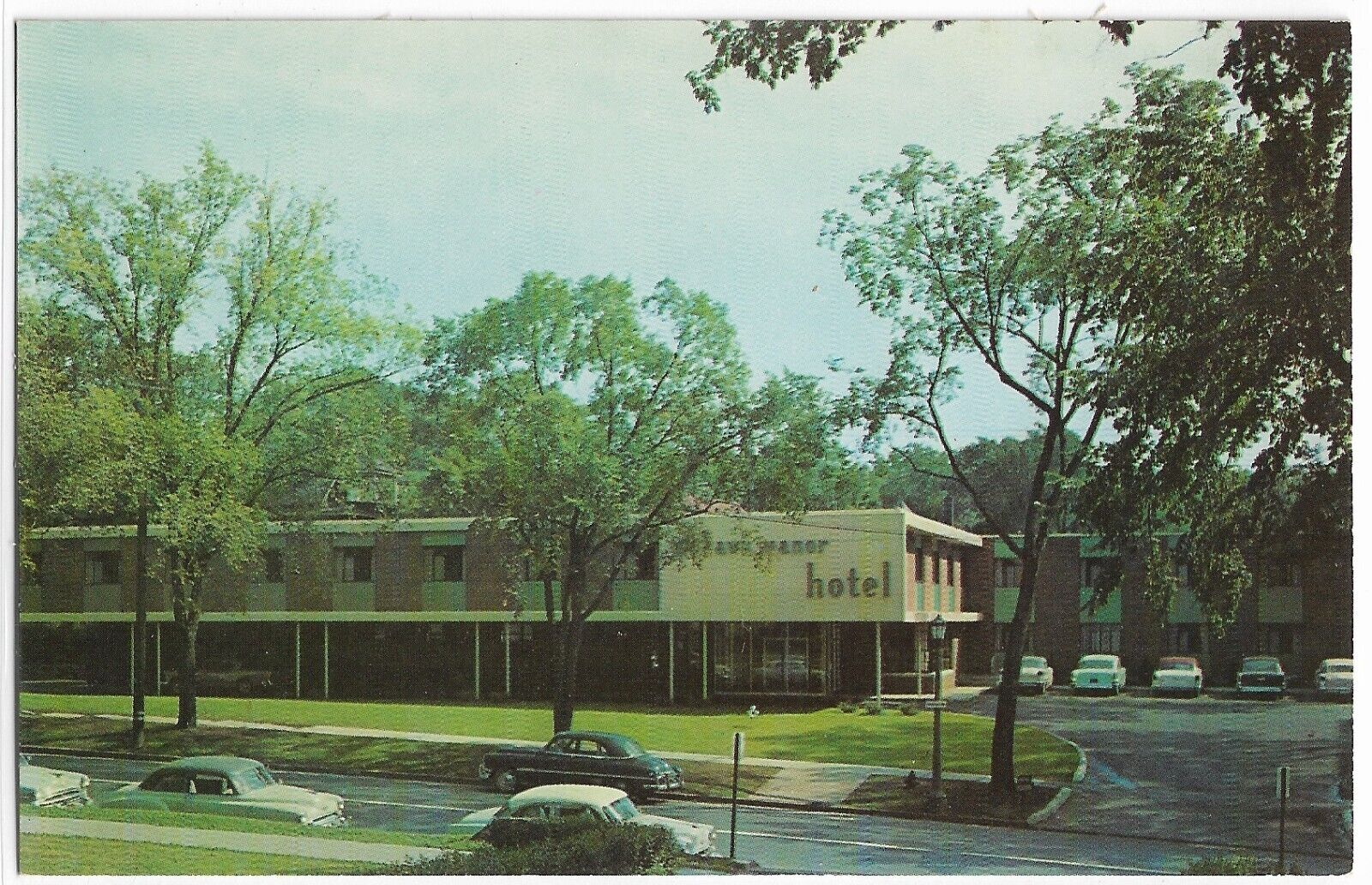 Postcard Syracuse NY c1960s  Mohawk Manor Motorist Hotel  Dexter Press [328]