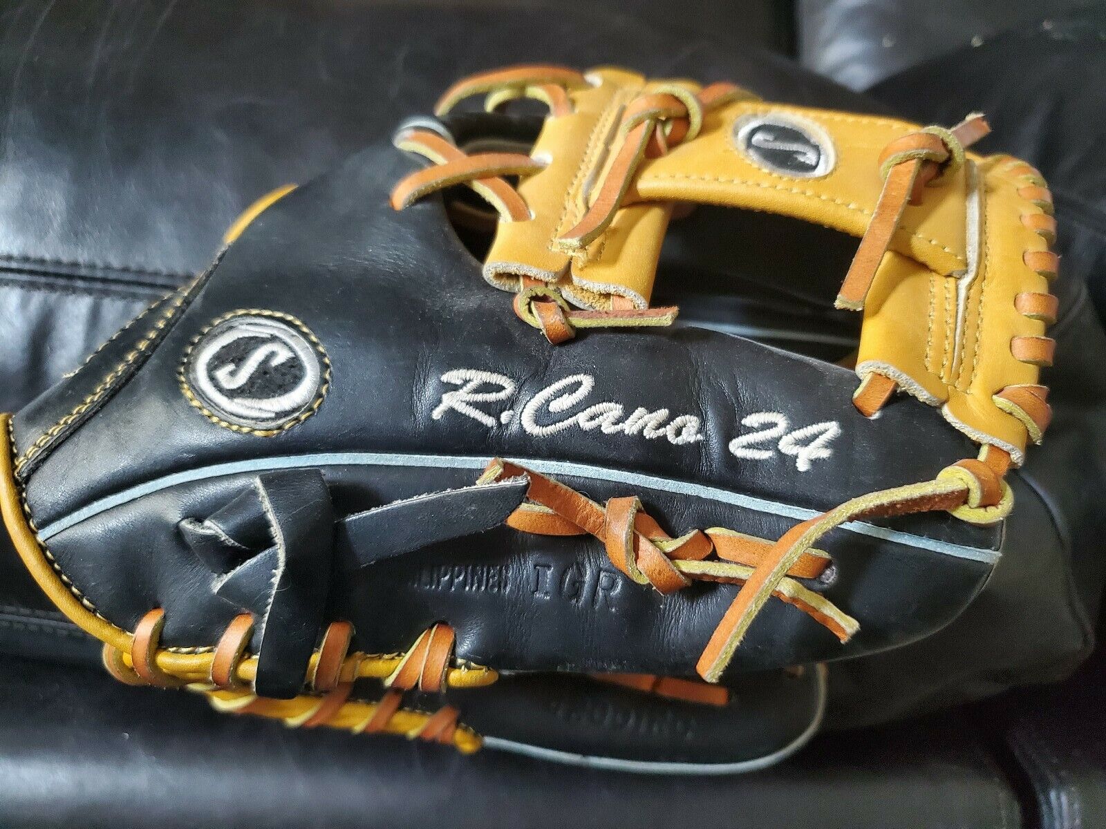Robinson Cano Game Model Signed  NY Yankees Spalding Glove JSA LOA (Game used?)