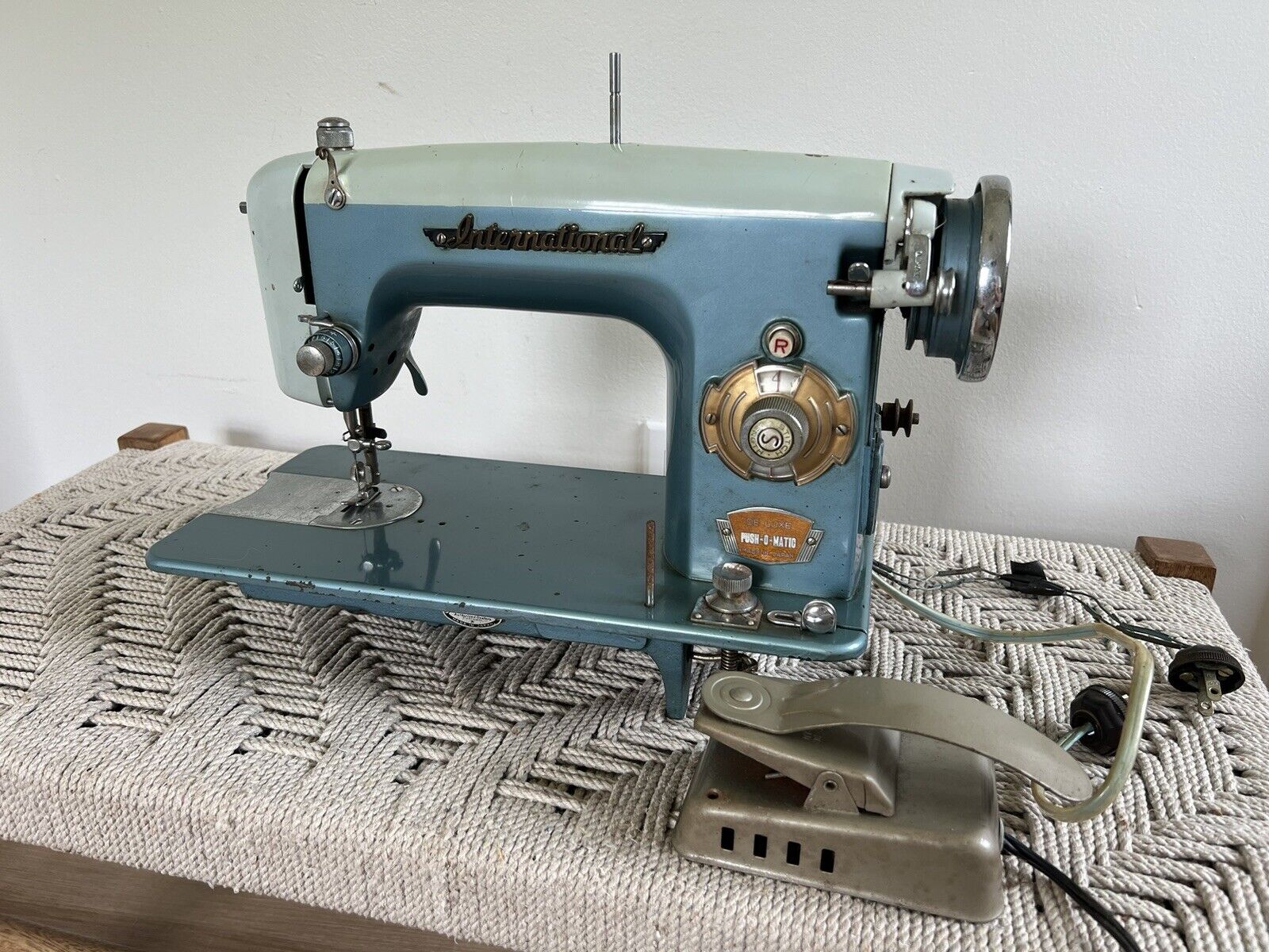 🍊Vintage 1950's International De Luxe Push-O-Matic Sewing Machine | Untested