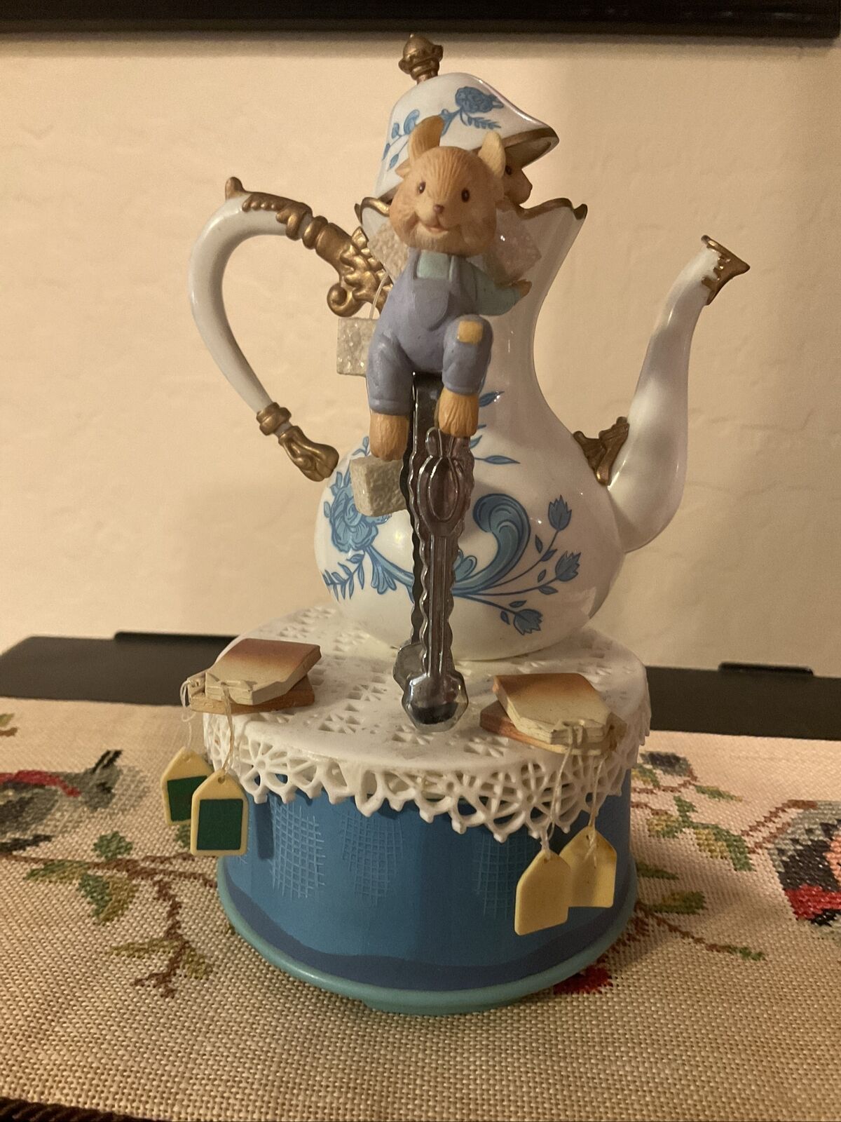 ENESCO Tea for Two Teapot Mice, Mouse Music Box, WORKS Nicely