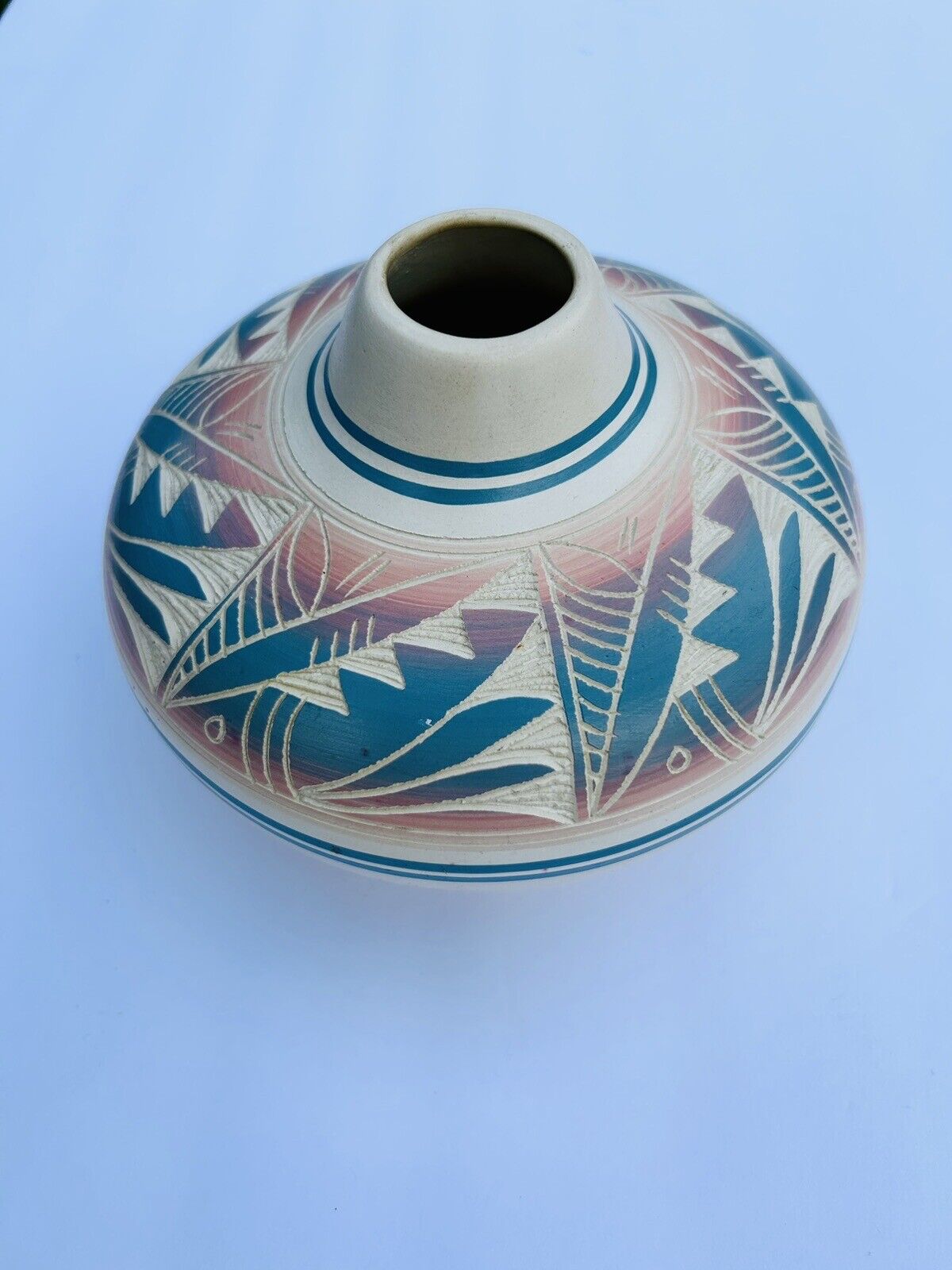 Vintage handmade and hand-painted Hozoni Native American pottery vessel/Vase 