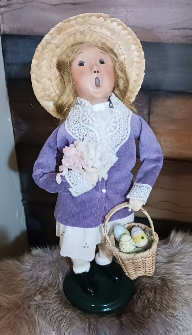 Byers Choice 2005 Easter Girl With Basket Of Eggs & Flowers The Carolers Signed
