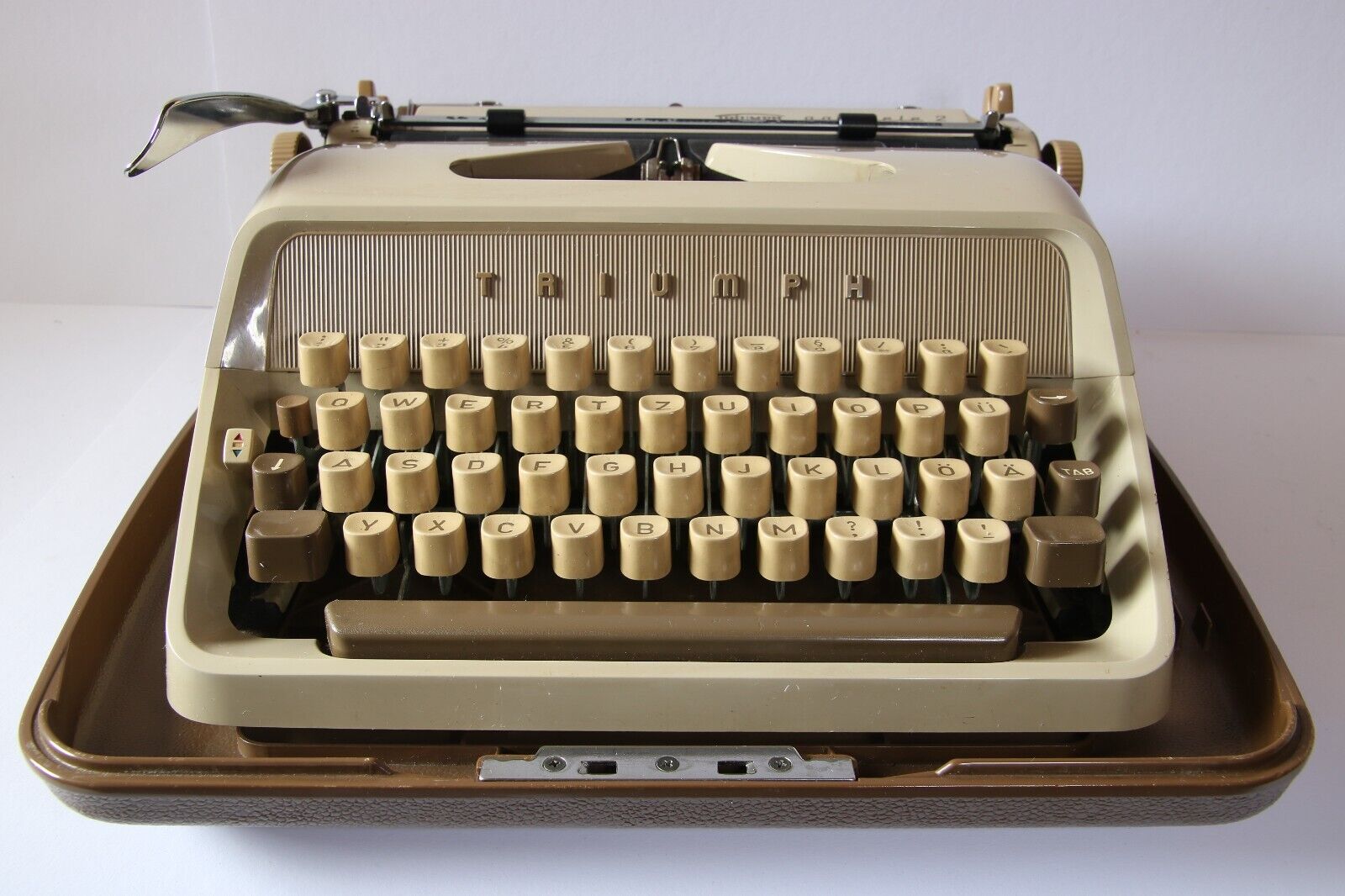 Triumph Gabriele 2 -  1960\'s typewriter in excellent condition