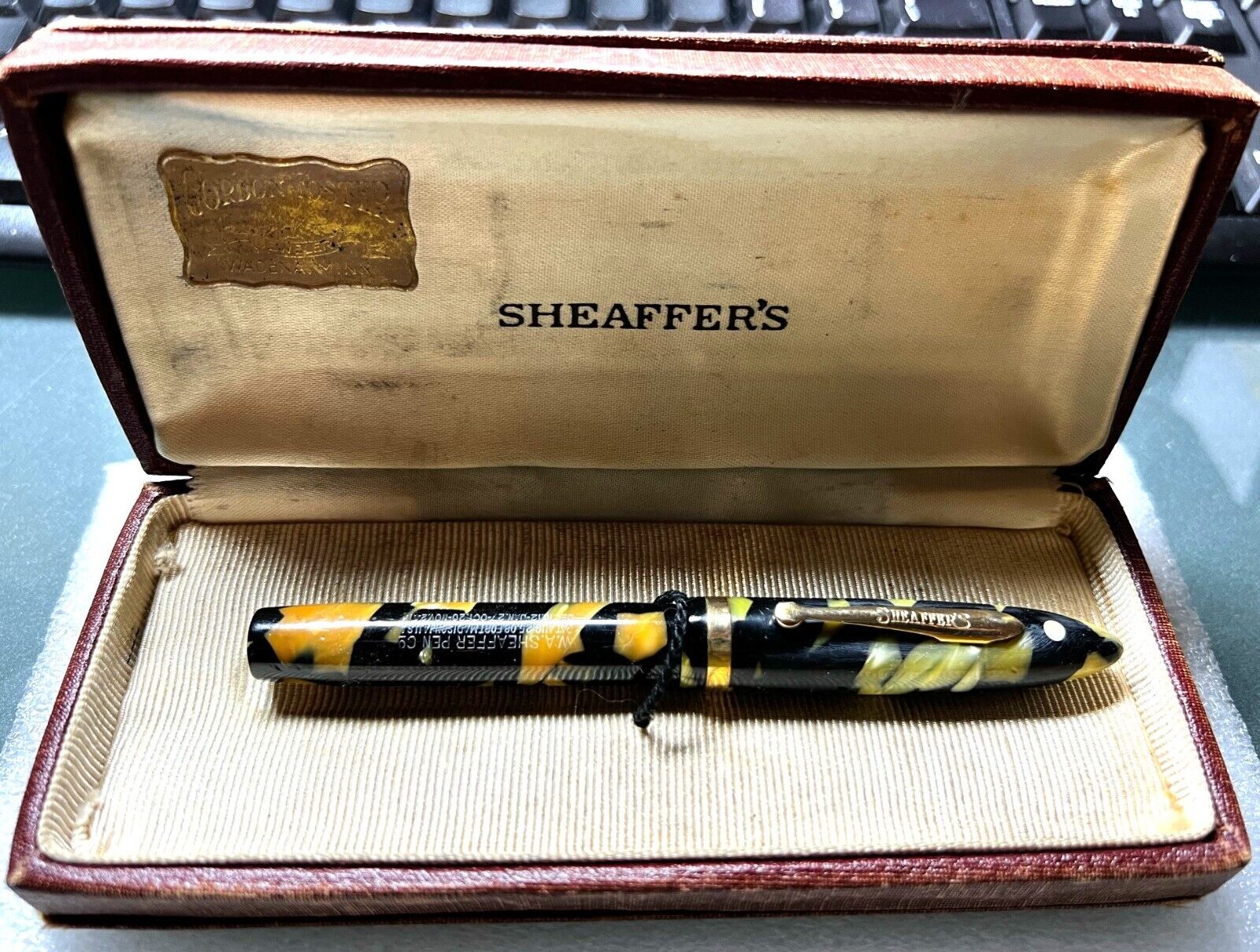 Restored 1930's LT Sheaffer Half-Balance fountain pen with sales box