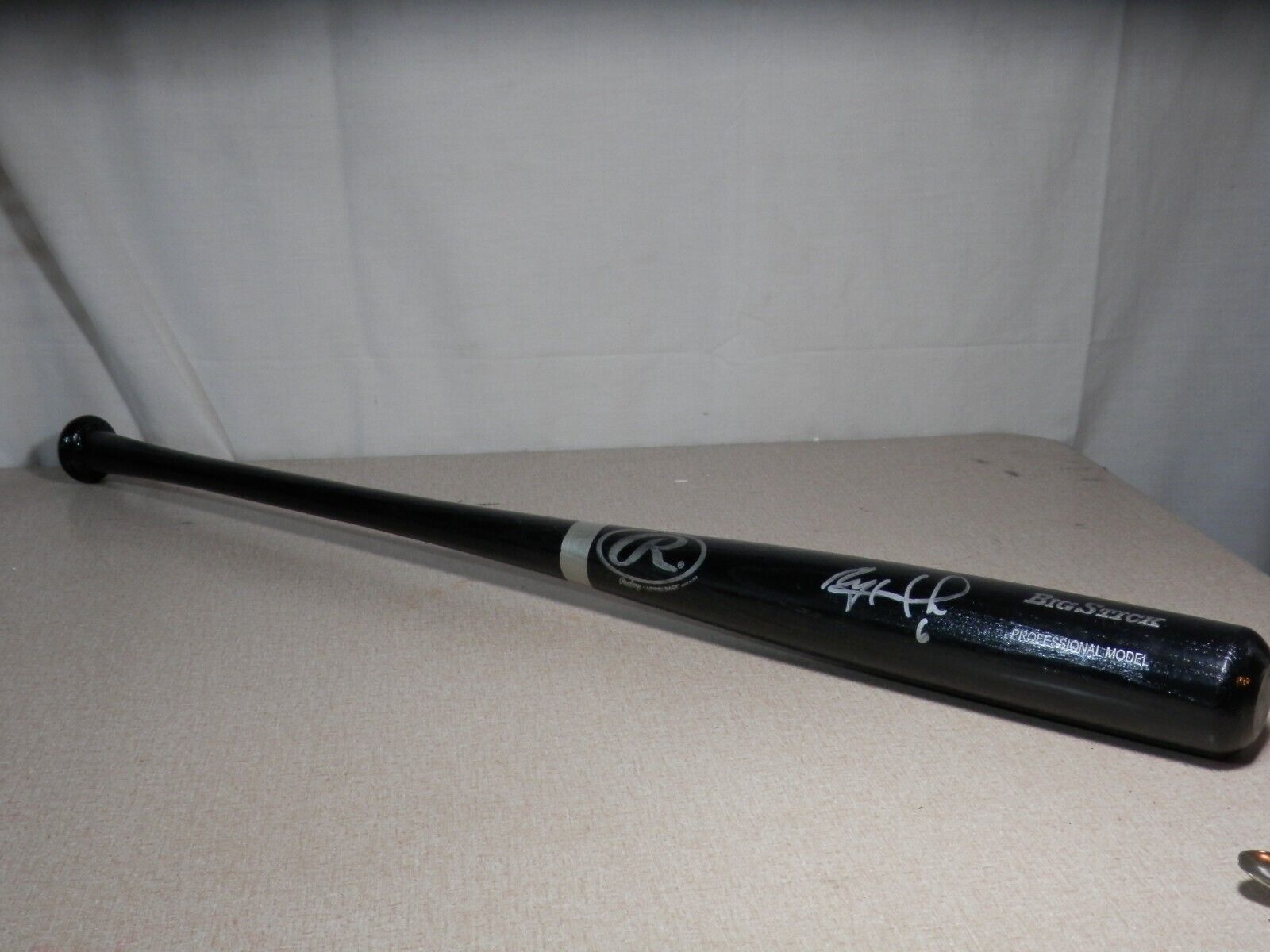 Ryan Howard #6 Autographed Black Rawlings Pro Baseball Bat Big Stick