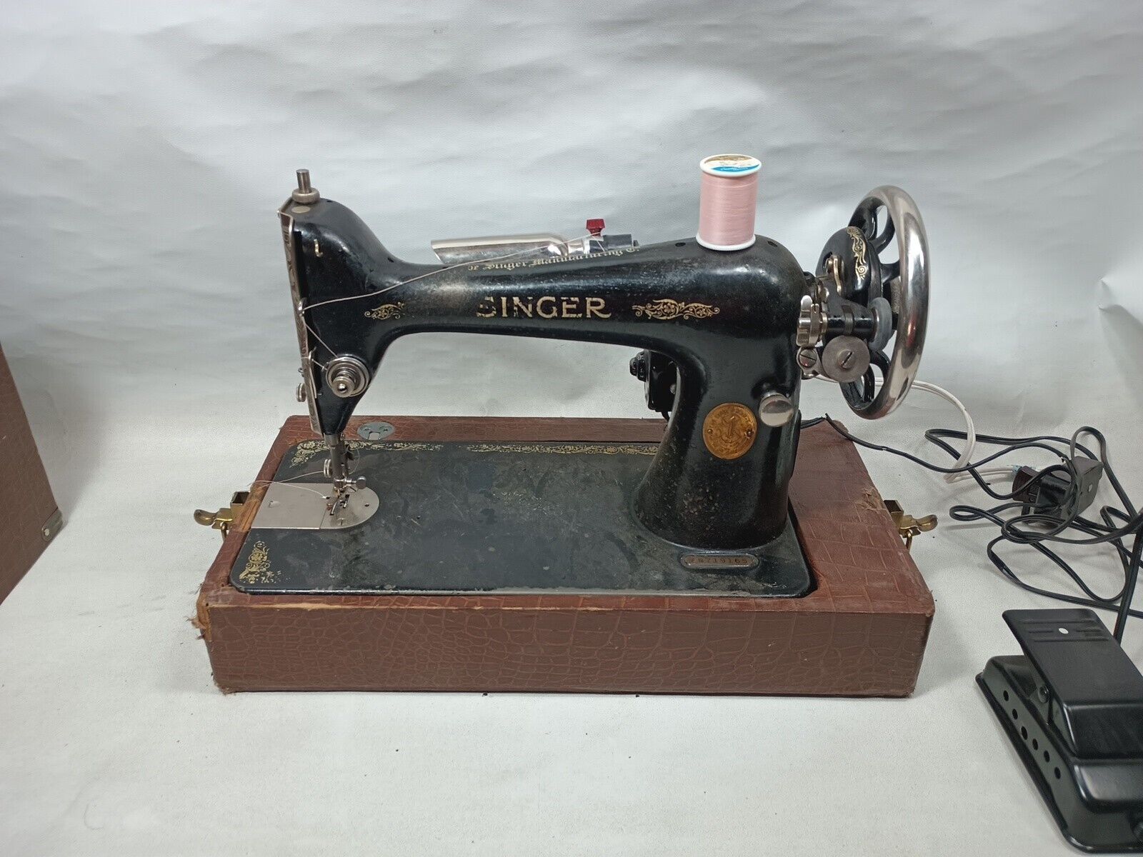VINTAGE 1927 MODEL 66 SINGER ELECTRIC SEWING MACHINE For Parts As Is AB719165