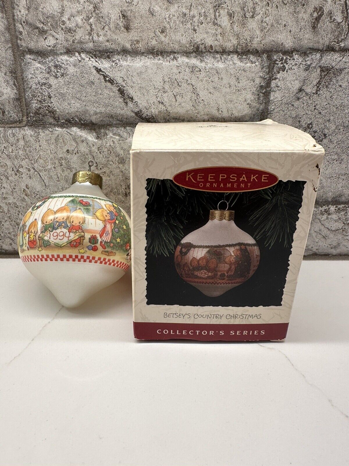 BETSY\'S COUNTRY CHRISTMAS ~THIRD IN SERIES ~1994 HALLMARK  GLASS ORNAMENT