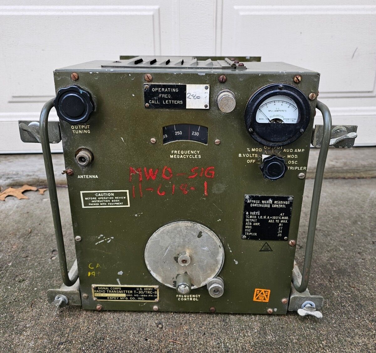 Vtg Antique 1951 Korean War US ARMY SIGNAL CORPS RADIO Transmitter T-30 TRC-8