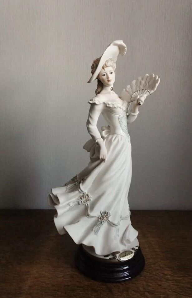 Giuseppe Armani Figurine Vanessa 0347F Statue Capodimonte Florence Italy Luxury