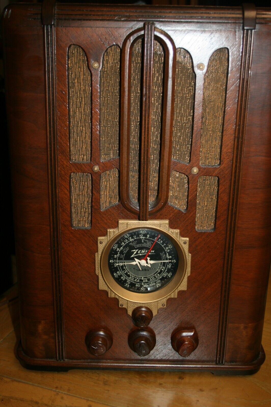 Beautiful Zenith  Model 5-S-29 Tombstone radio