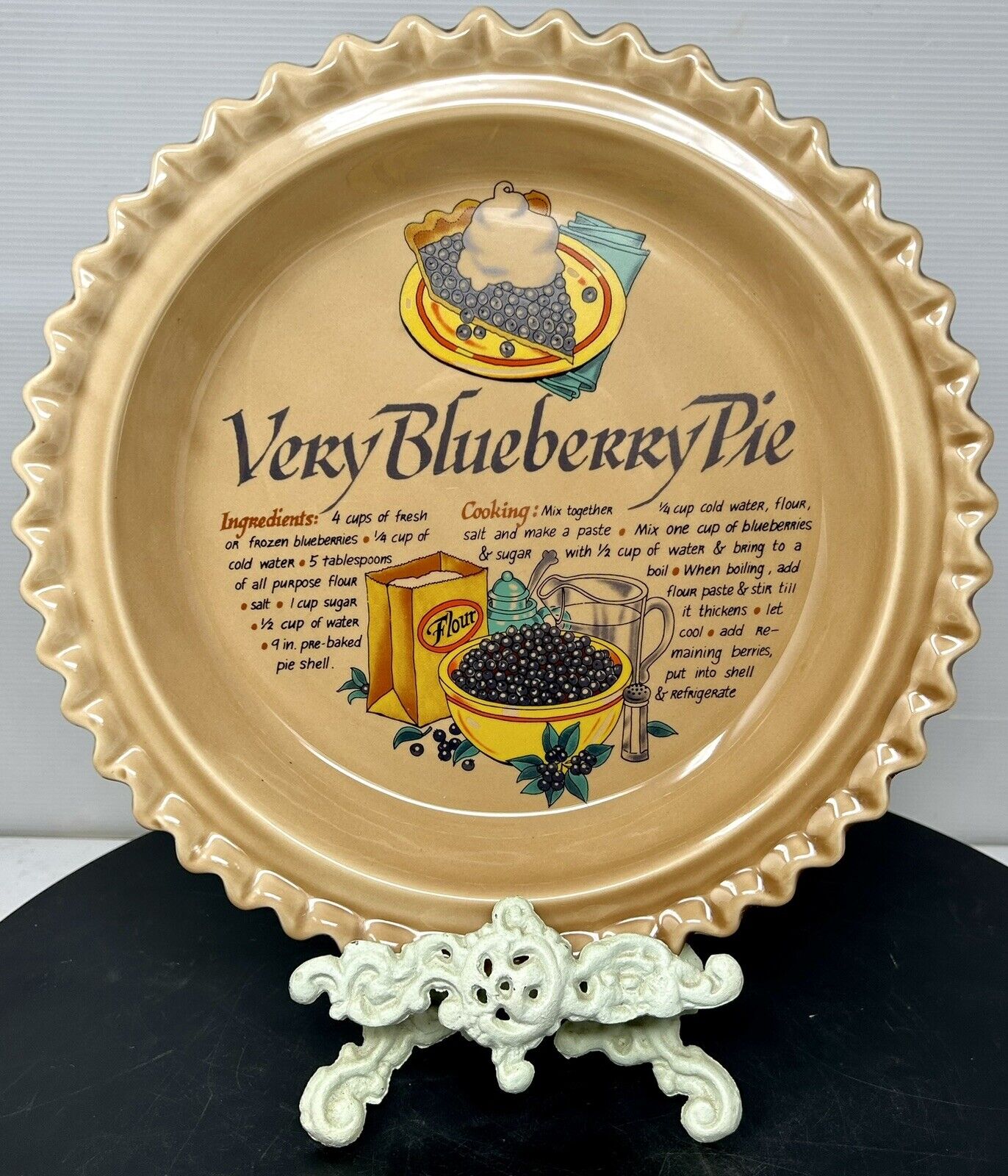 Vintage “Very Blueberry Pie” Dish Keeper Recipe Ceramic Universal Trumps Design