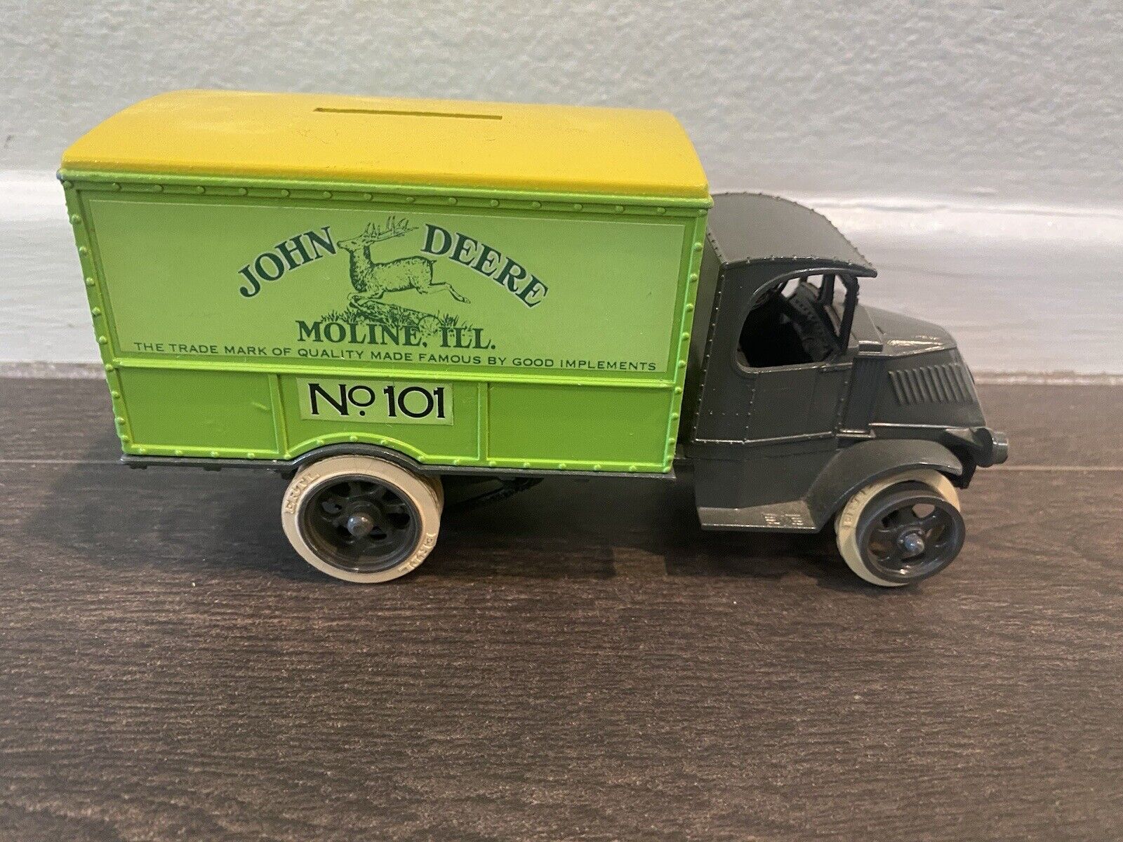 Ertl 1/38 John Deere Truck Bank