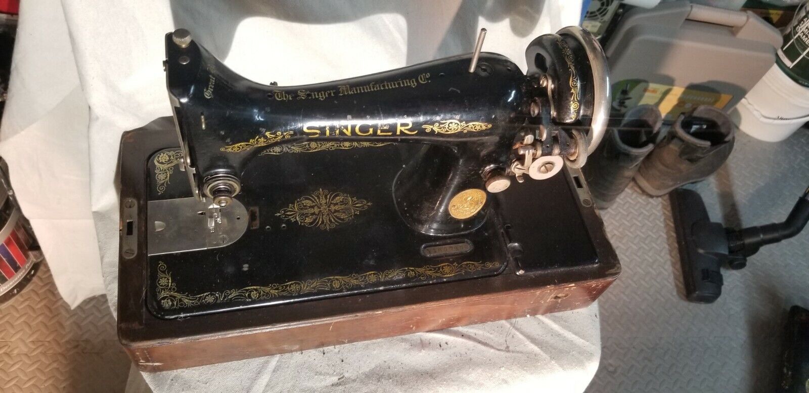 Vintage SINGER Sewing Machine from 1925